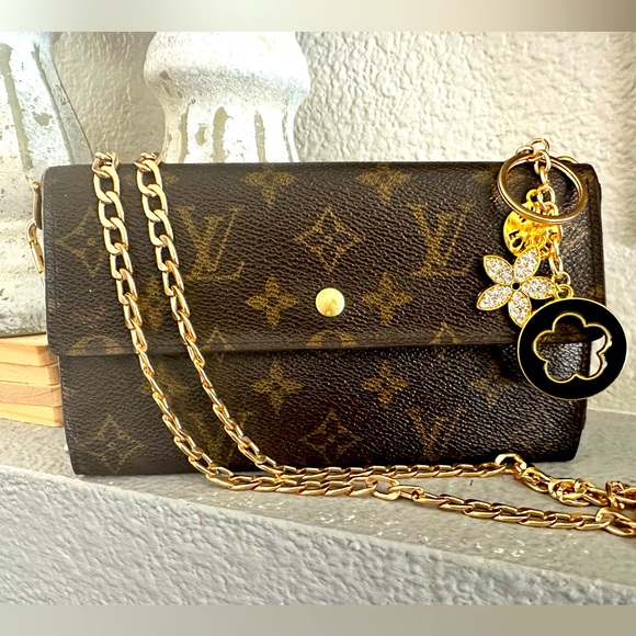 Louis Vuitton Handbags - Louis Vuitton Monogram Tresor
International Trifold
Wallet converted crossbody